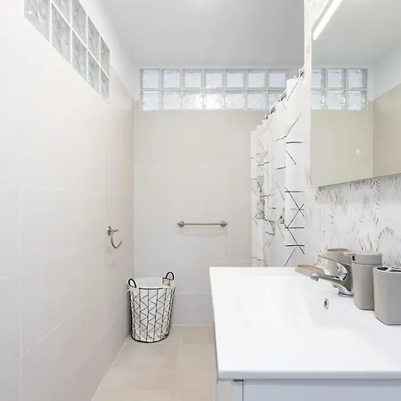 Apartamento Piscinas Naturales * 바하마르